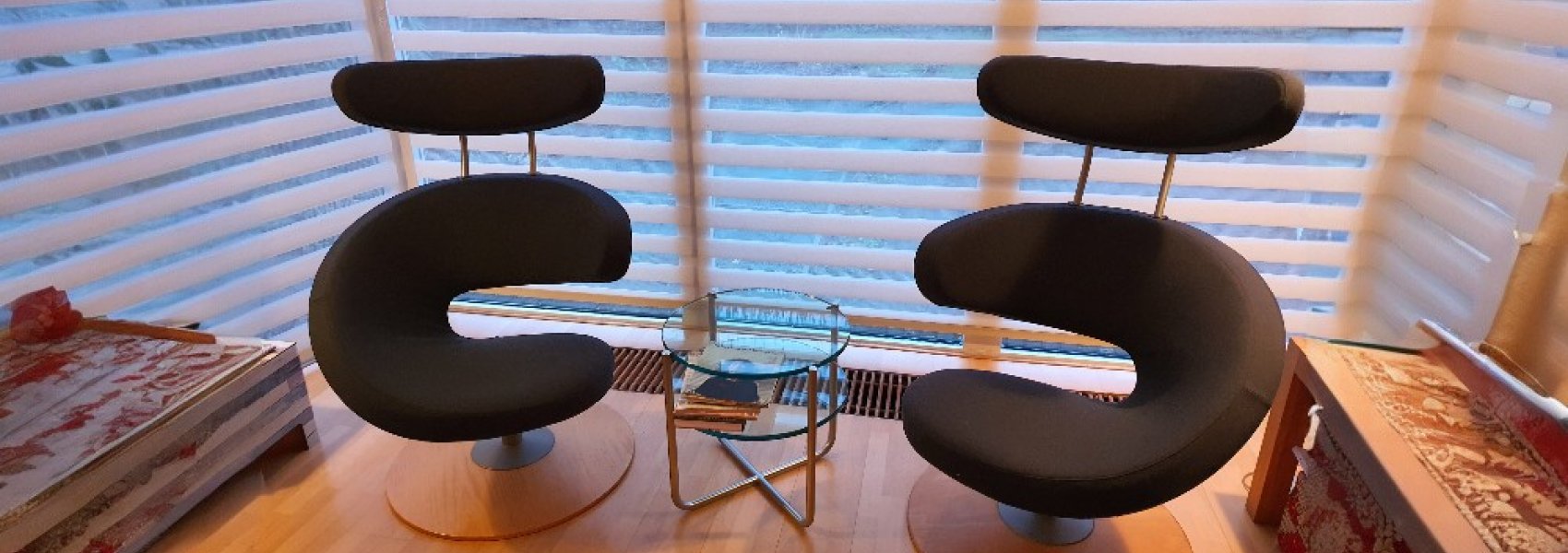 Het Resultaat: Modern en Tijdloos Het eindresultaat van dit project heeft onze verwachtingen overtroffen. De Stokke Varier Peel stoel is getransformeerd van een comfortabel meubelstuk naar een stijlvolle blikvanger die zowel modern als tijdloos is.