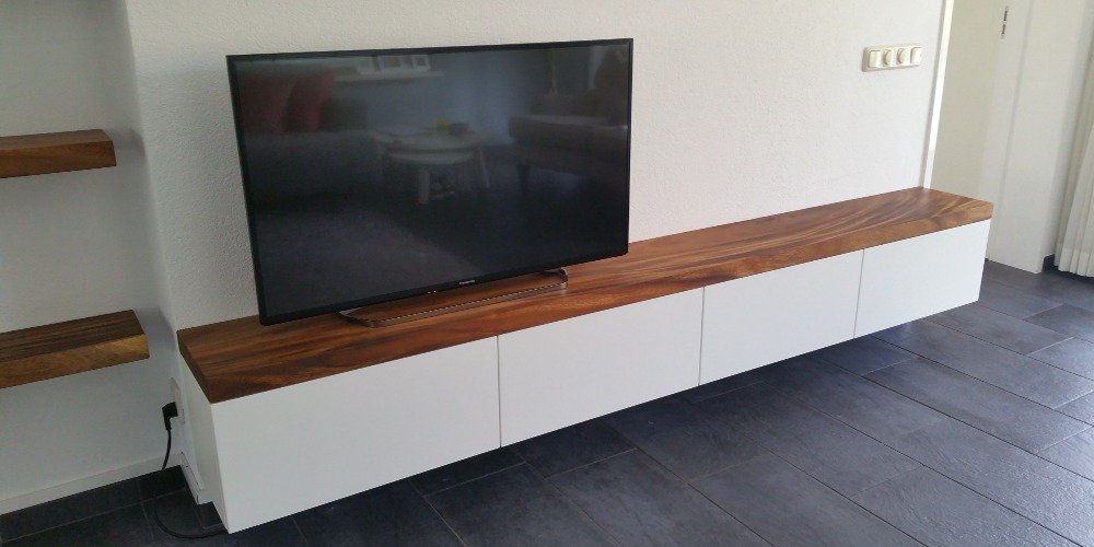 TV meubel met mahonie blad en RAL 9010 spuitwerk